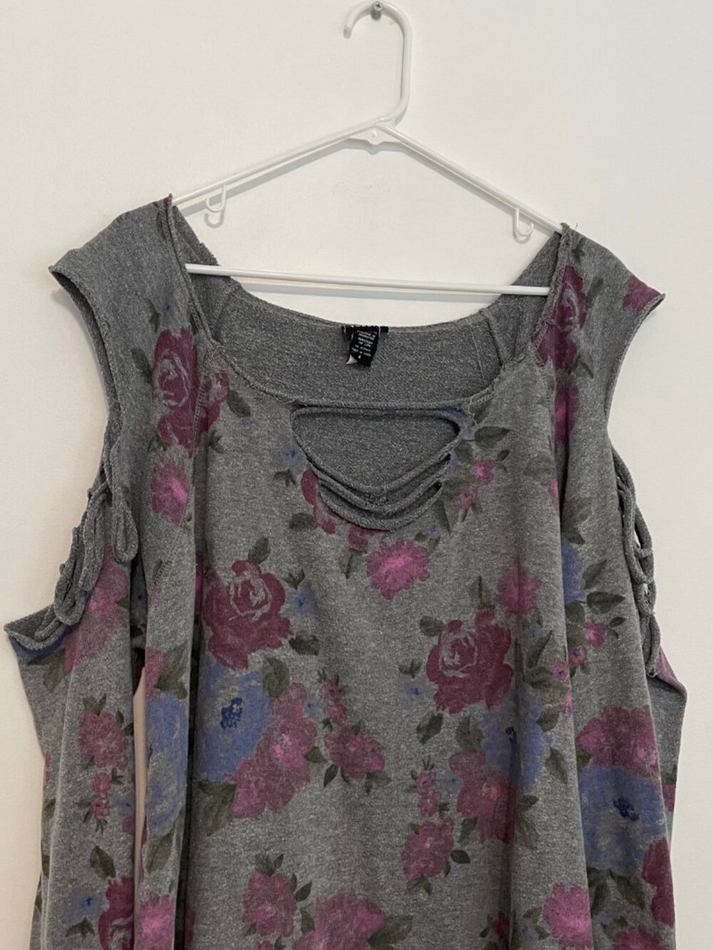 TORRID 4 Plus Size Floral Slashed Sweatshirt Gray Grey Purple Blue Grunge 2010s - Picture 4 of 16